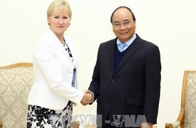 政府总理阮春福会见老挝和瑞典客人